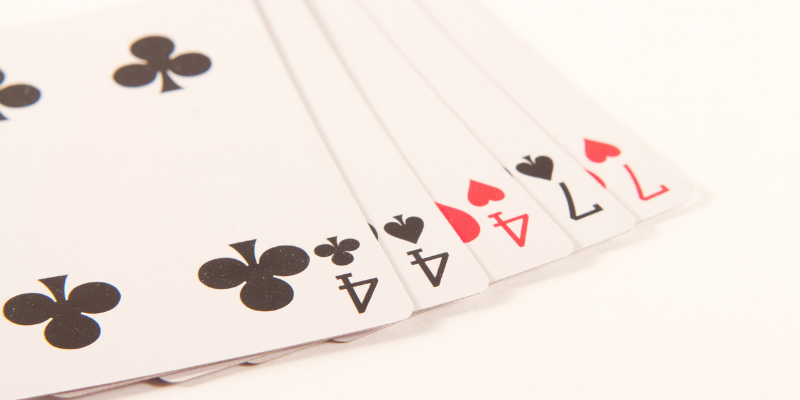 Pilna troba - pokerio kortų kombinacijos lietuviškai pagal stiprumą - pokerio kombinacijos ir deriniai