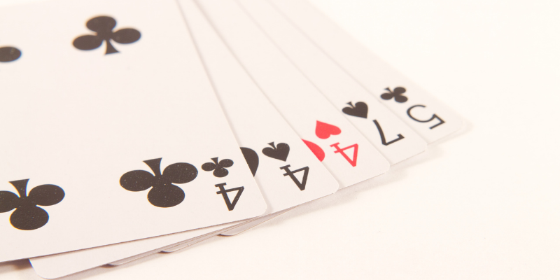 Trys vienodos - žaidimo pokeris kombinacijos