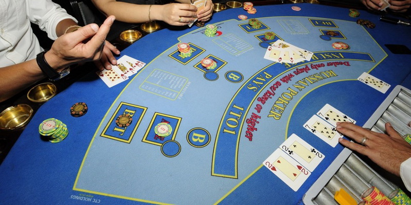 Rusiško pokerio stalas ir žaidimo taisyklės